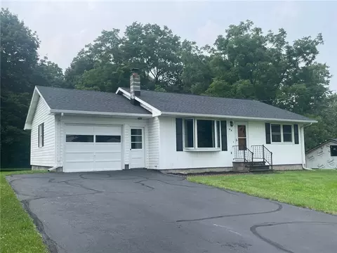 44 S Wayne St, Phelps, NY 14532