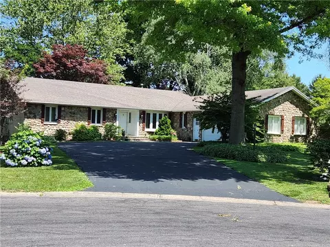1064 Hrezent View Ln, Webster, NY 14580