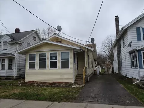 9 North St, Riga, NY 14428