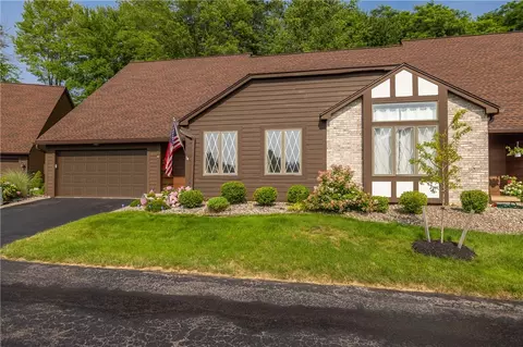 49 Cambridge Ct, Perinton, NY 14450