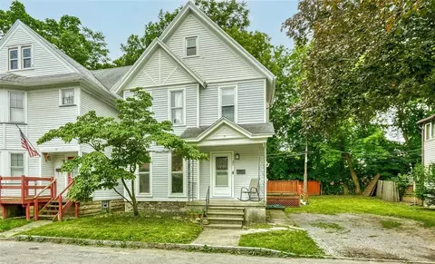 31 Lawton St, Rochester, NY 14607