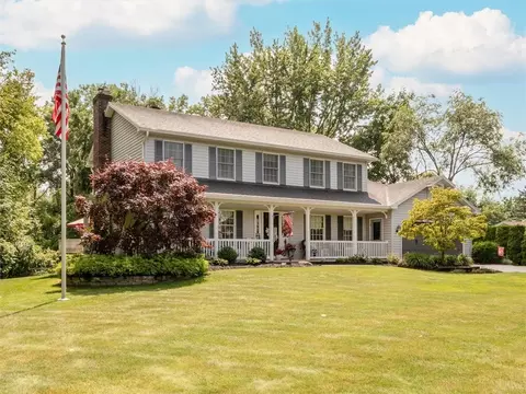 191 N Creek Xing, Greece, NY 14612