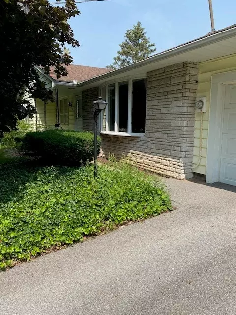 25 Orchard St, Murray, NY 14470
