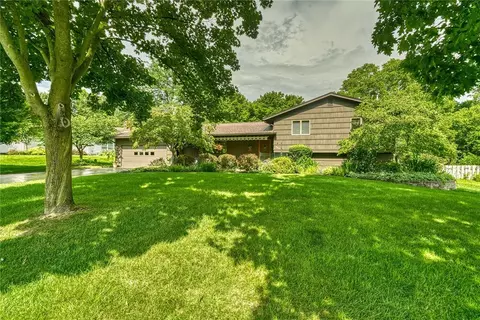 242 Parkview Dr, Rochester, NY 14625