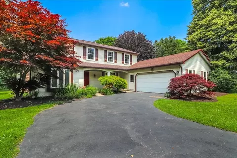 1092 Marigold Dr, Webster, NY 14580 photo 2