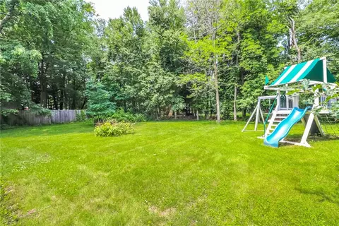 1092 Marigold Dr, Webster, NY 14580 photo 25