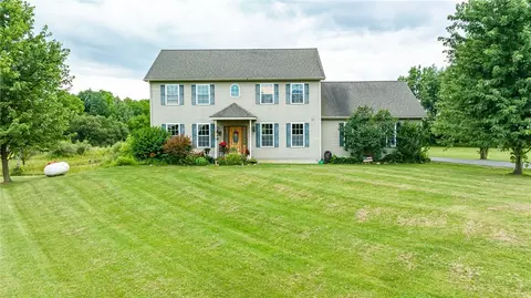 4810 Burbank Dr, Geneseo, NY 14454