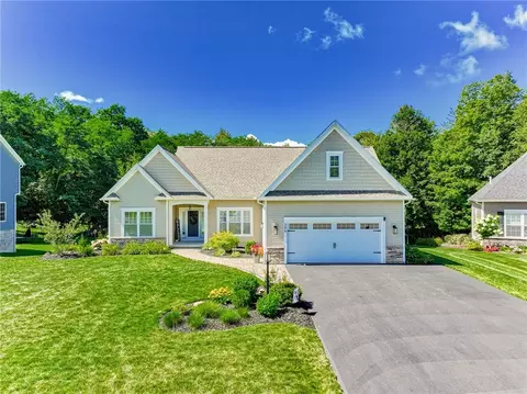 206 Woodsview Dr, Webster, NY 14580