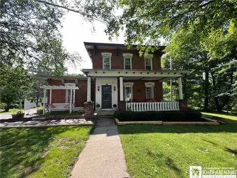 28 Center St, Hanover, NY 14062