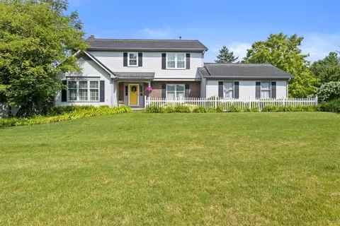 106 Caversham Woods, Pittsford, NY 14534