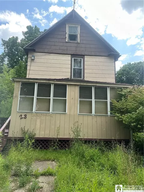 23 18th St, Jamestown, NY 14701