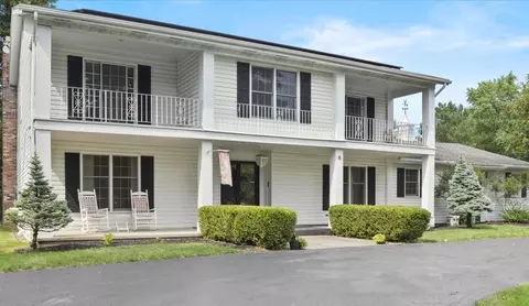 8 Esternay Ln, Pittsford, NY 14534