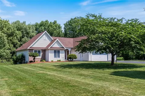 584 Dunnbridge Dr, Webster, NY 14580