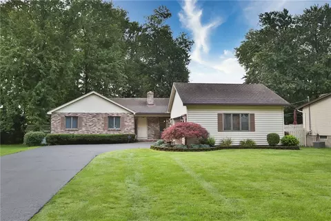 215 Laurelwood Dr, Greece, NY 14626