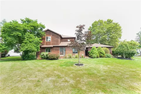2 Oak Meadow Trl, Pittsford, NY 14534