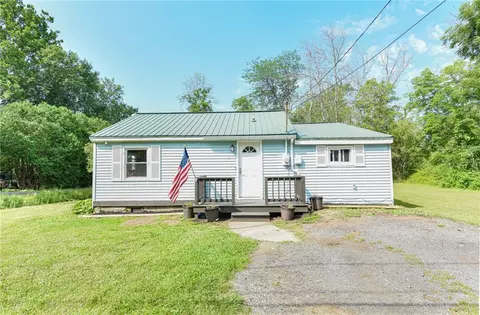 7451 Surbrook Rd, Lysander, NY 13027