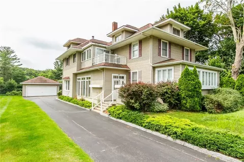 349 Fairport Rd, Pittsford, NY 14534