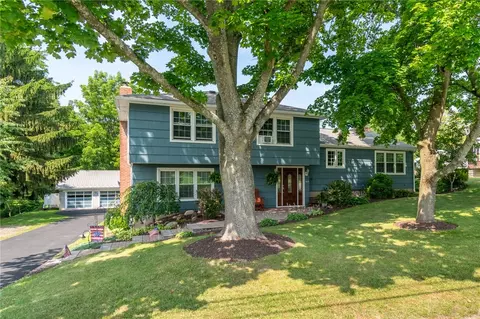 7613 Lake Ave, Williamson, NY 14589