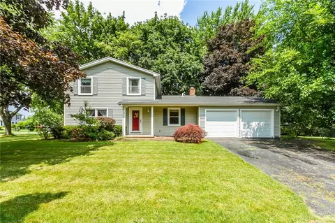 2 Little Doe Run, Perinton, NY 14450