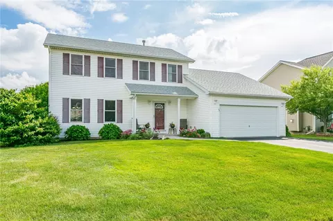 46 Bolton Trl, Chili, NY 14514