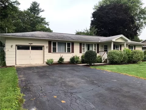 107 Norris Dr, Waterloo, NY 13165