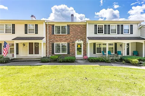 58 New Wickham Dr, Penfield, NY 14526