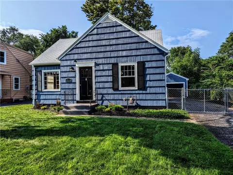 30 Brayton Rd, Greece, NY 14616