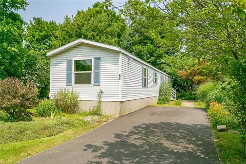 75 Jonathan Ln, Ontario, NY 14519