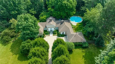 16 Whitestone Ln, Rochester, NY 14618