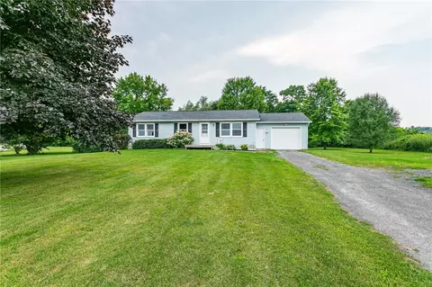 5693 Buerman Rd, Sodus, NY 14551