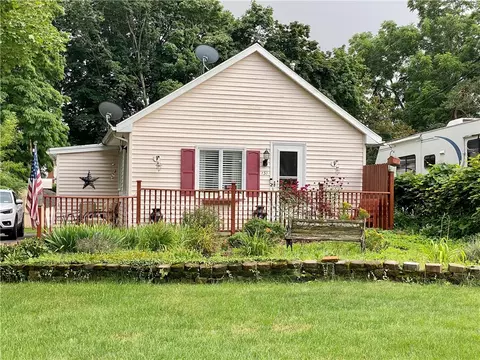 131 Corley Dr, Irondequoit, NY 14622