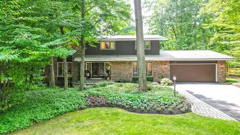210 Hibiscus Dr, Rochester, NY 14618