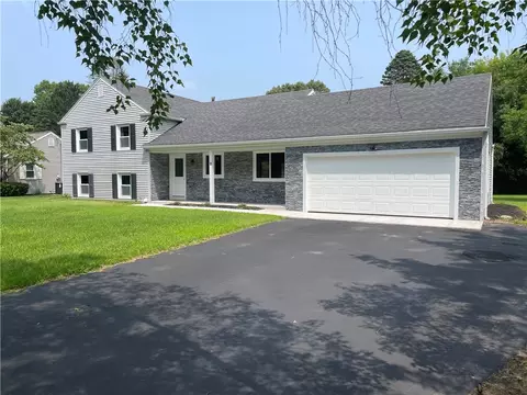 8 Weyburn Way, Perinton, NY 14450