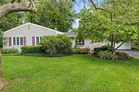 1 Larchwood Dr, Perinton, NY 14534