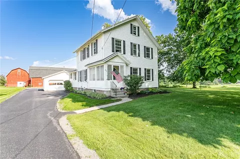 2214 Lake Rd N, Hamlin, NY 14464