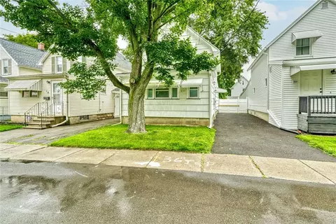 18 Apple St, East Rochester, NY 14445