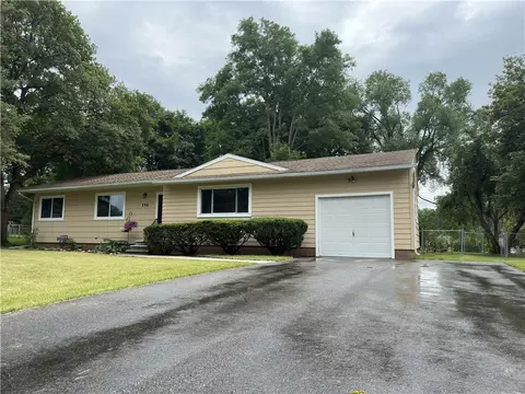 196 Amsden Dr, Rochester, NY 14623