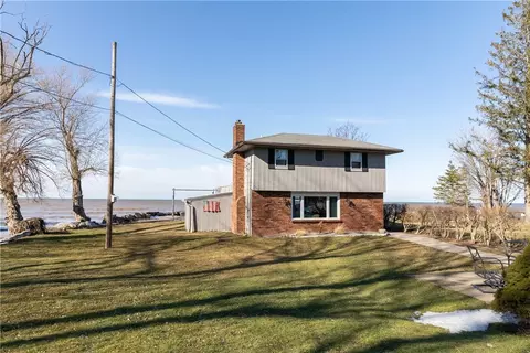 68 W Beach Dr, Parma, NY 14468