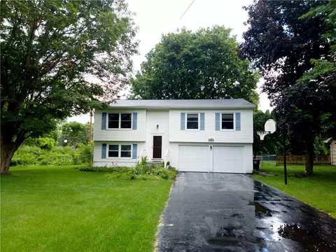 392 East St, Pittsford, NY 14534
