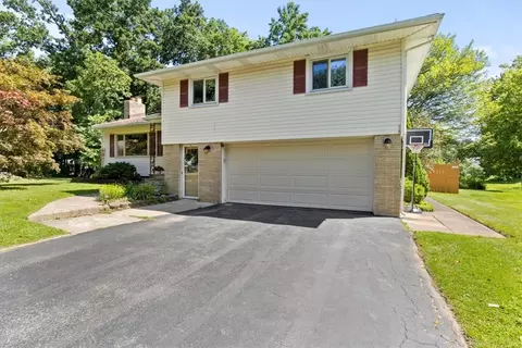 6 Ranch Dr, Irondequoit, NY 14622