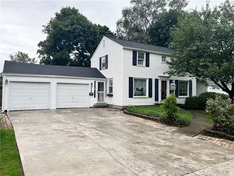 215 Rogers Pkwy, Irondequoit, NY 14617