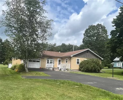 23 Hargrave St, Morris, NY 13808