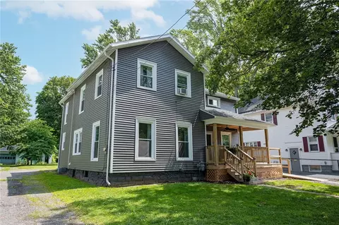 78 North St, Le Roy, NY 14482