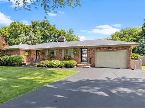 2222 Bay Shore Blvd, Irondequoit, NY 14622