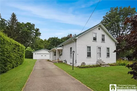 48 Oak St, Westfield, NY 14787