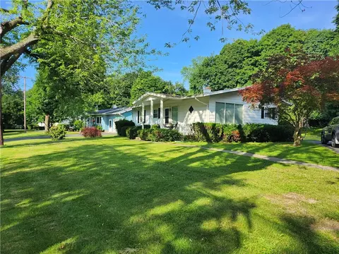 14 Sprucewood Dr, Geneva, NY 14456