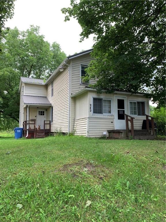 242 E North St  