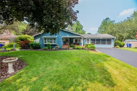 12 Bryn Mawr Rd, Gates, NY 14624