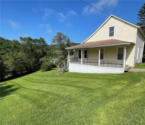 11 Church St, Hamilton, PA 16333