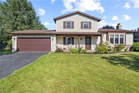 110 Chatworth Cir S, Fairport, NY 14450